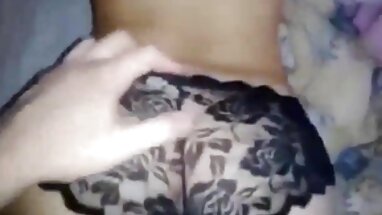 Odadaki tek amatör porno sitesi kız!