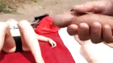 Orgazm Lezbiyen Eylem olarak iki güzel amatör yaşlı kadın porno esmer completes