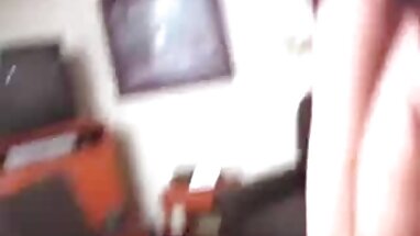 Genç sürtük minyon ve amatör olgun kadın 3 titreşimler